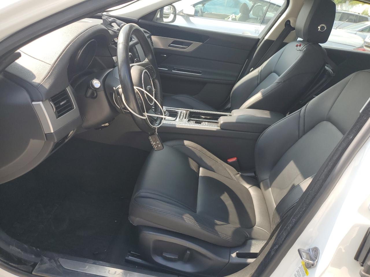 2017 Jaguar Xf Premium VIN: SAJBJ4BVXHCY40112 Lot: 65764204