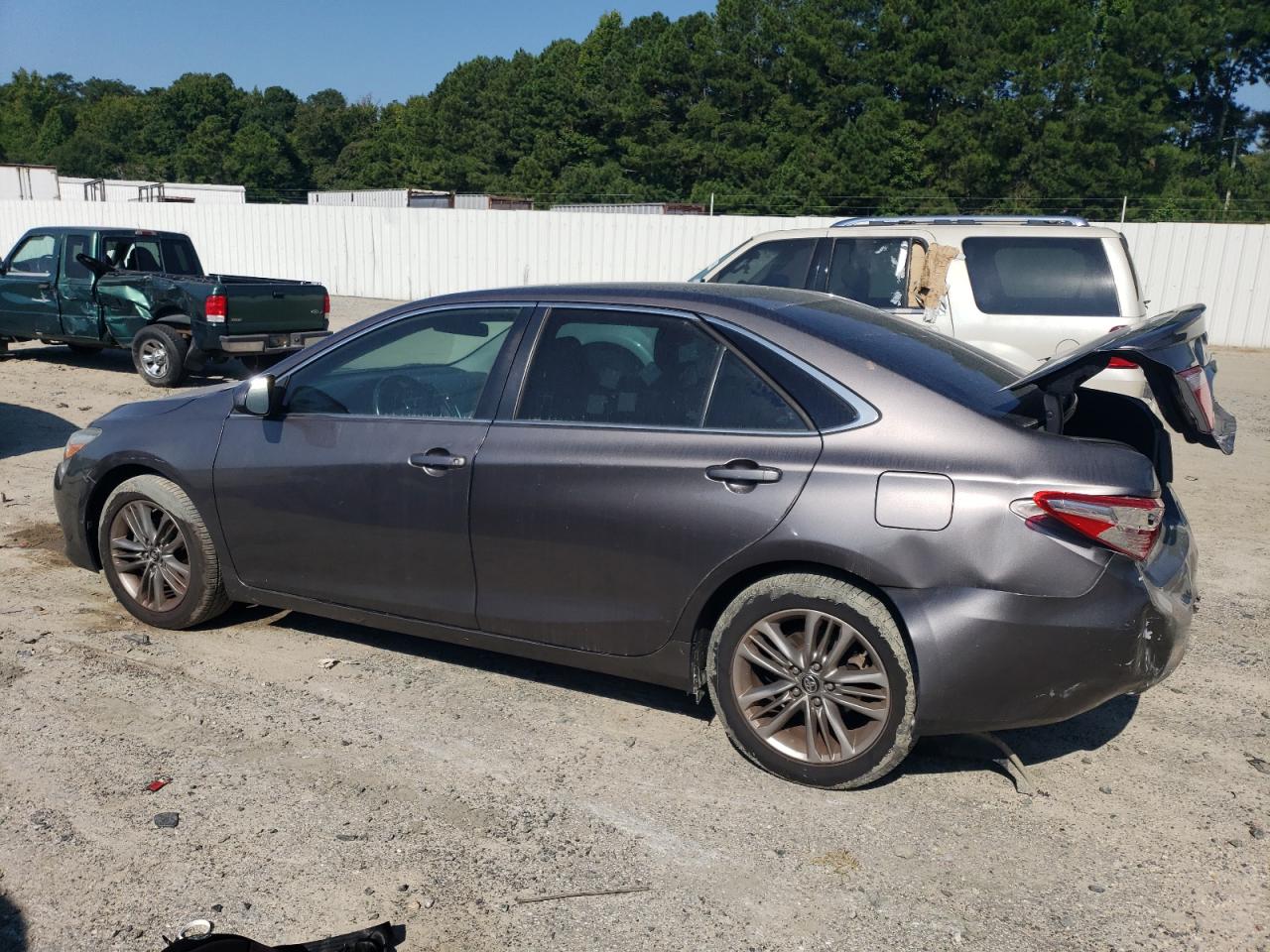 4T1BF1FK6GU194943 2016 TOYOTA CAMRY - Image 2