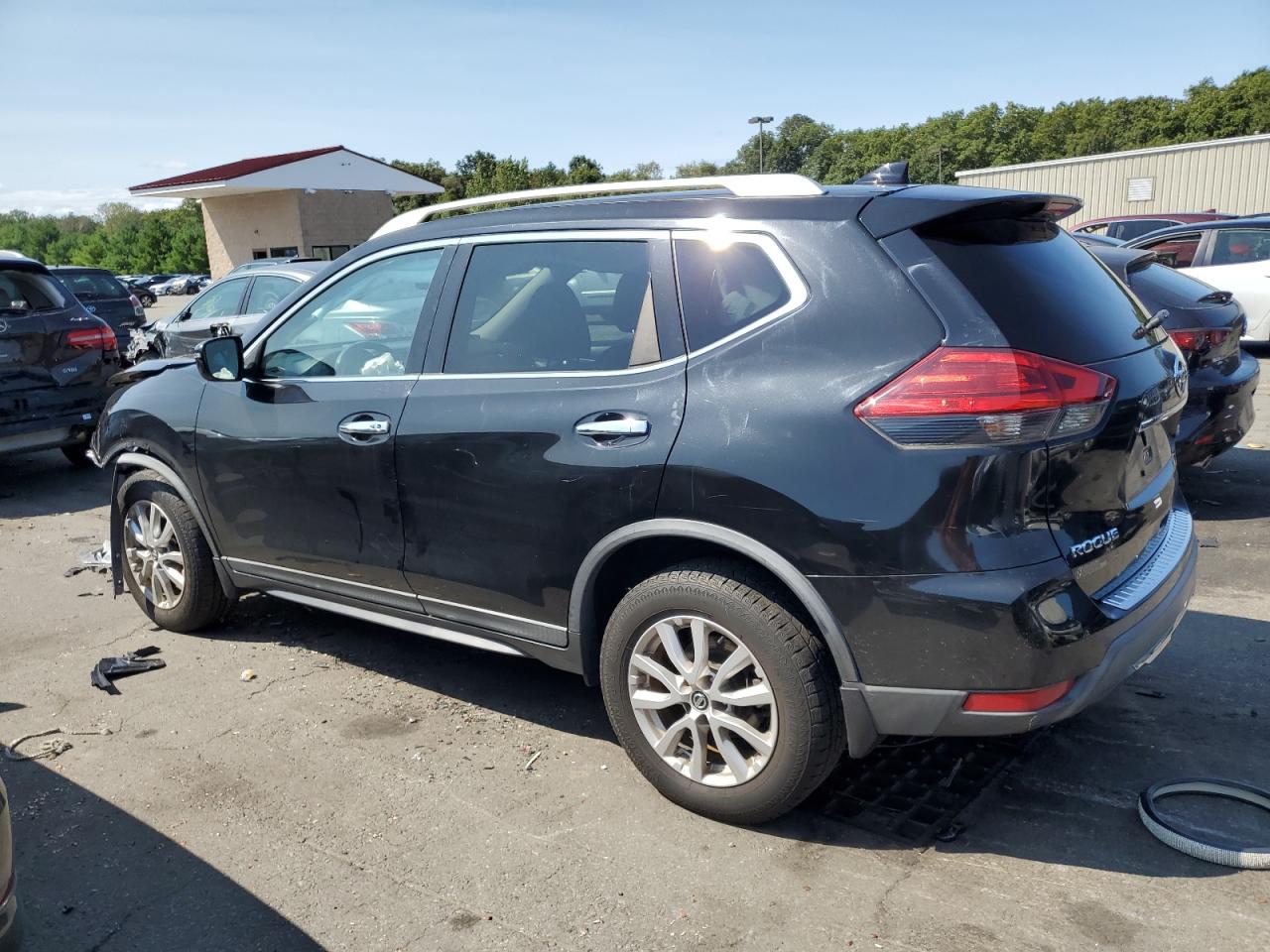 KNMAT2MV8HP605786 2017 NISSAN ROGUE - Image 2