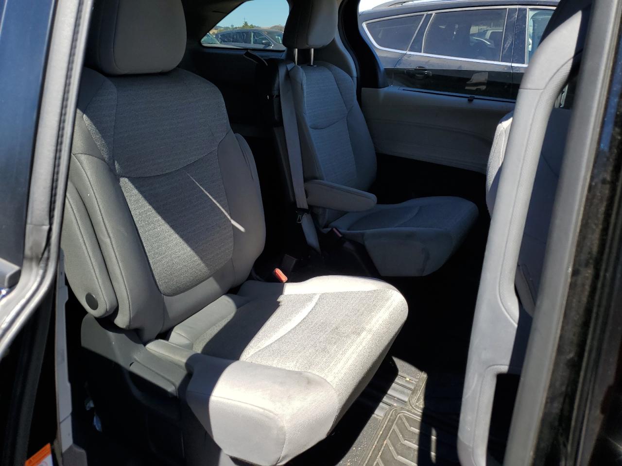 2021 Toyota Sienna Le VIN: 5TDKRKEC4MS014161 Lot: 67727434