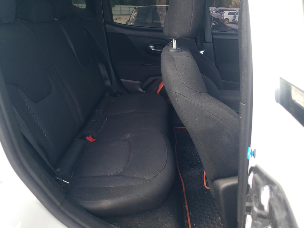 2018 Jeep Renegade - Image 11