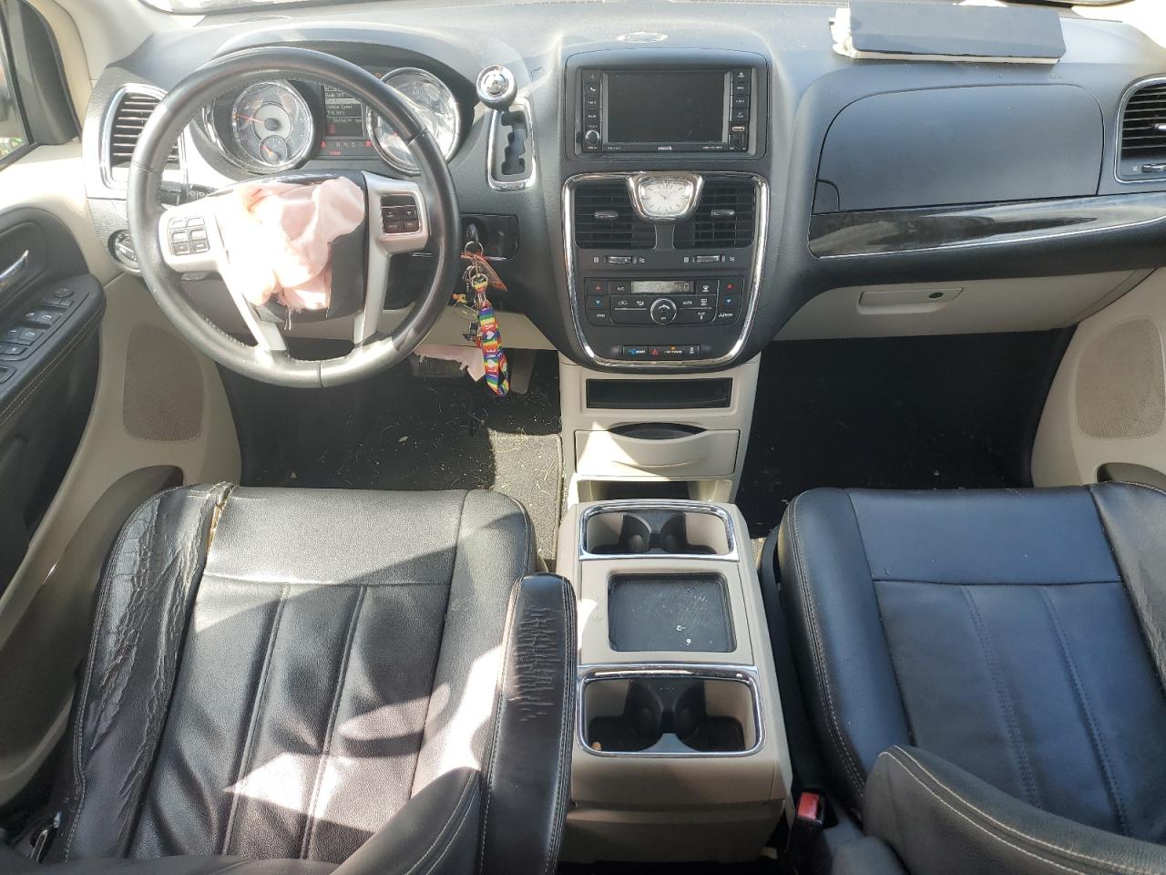 2014 Chrysler Town & Country - Image 8