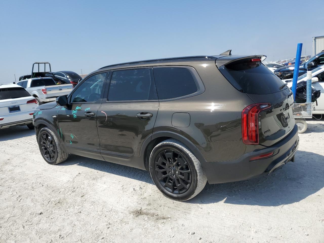 5XYP5DHC4NG275040 2022 KIA TELLURIDE - Image 2