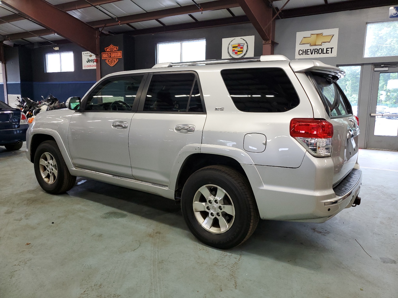 JTEBU5JR0B5077024 2011 Toyota 4Runner Sr5