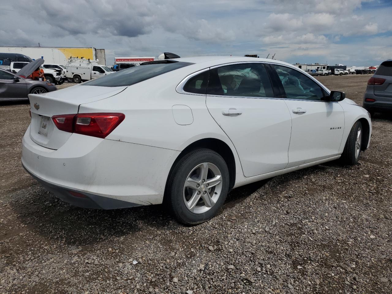 2023 Chevrolet Malibu - Image 3