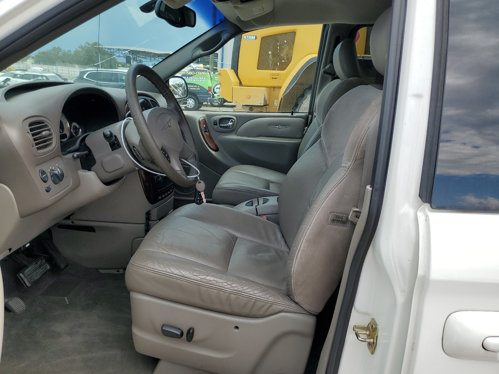 2C8GP64L52R644151 2002 Chrysler Town & Country Limited