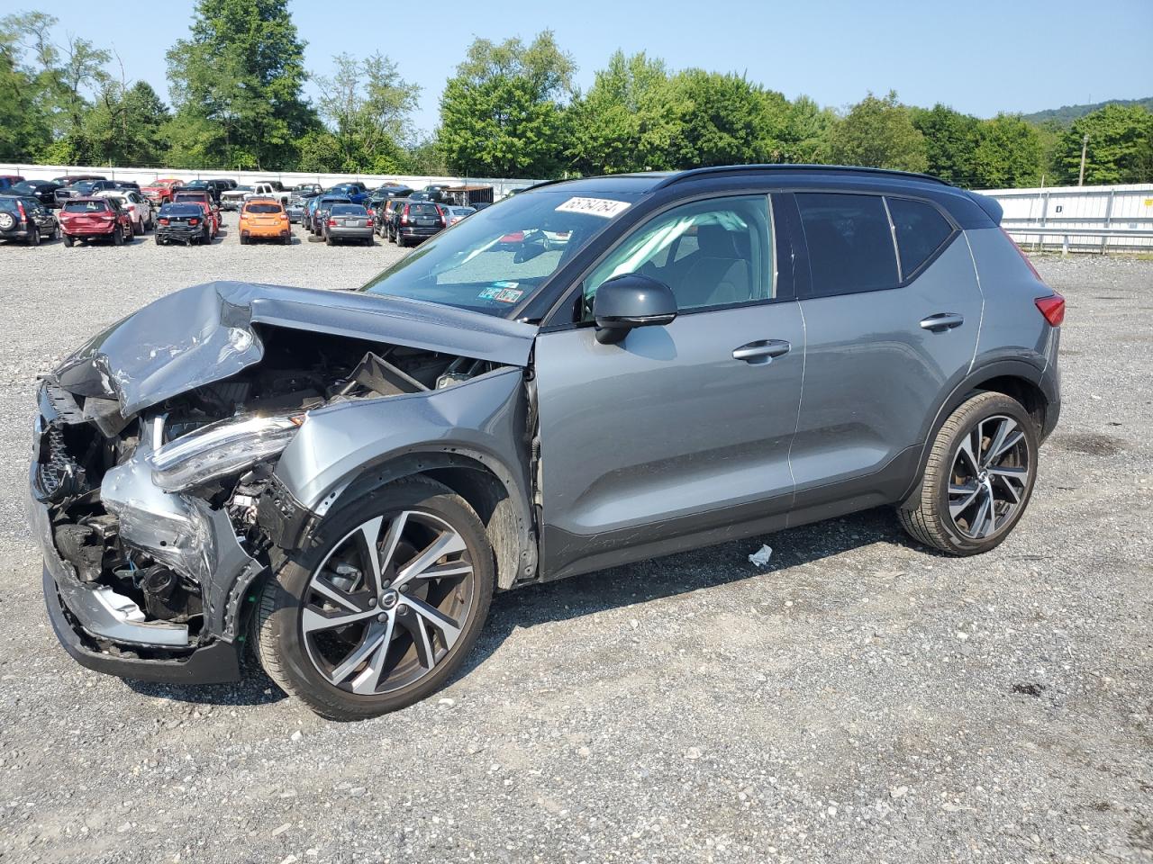 2019 Volvo Xc40 T5 R-Design VIN: YV4162UM2K2102562 Lot: 65764764