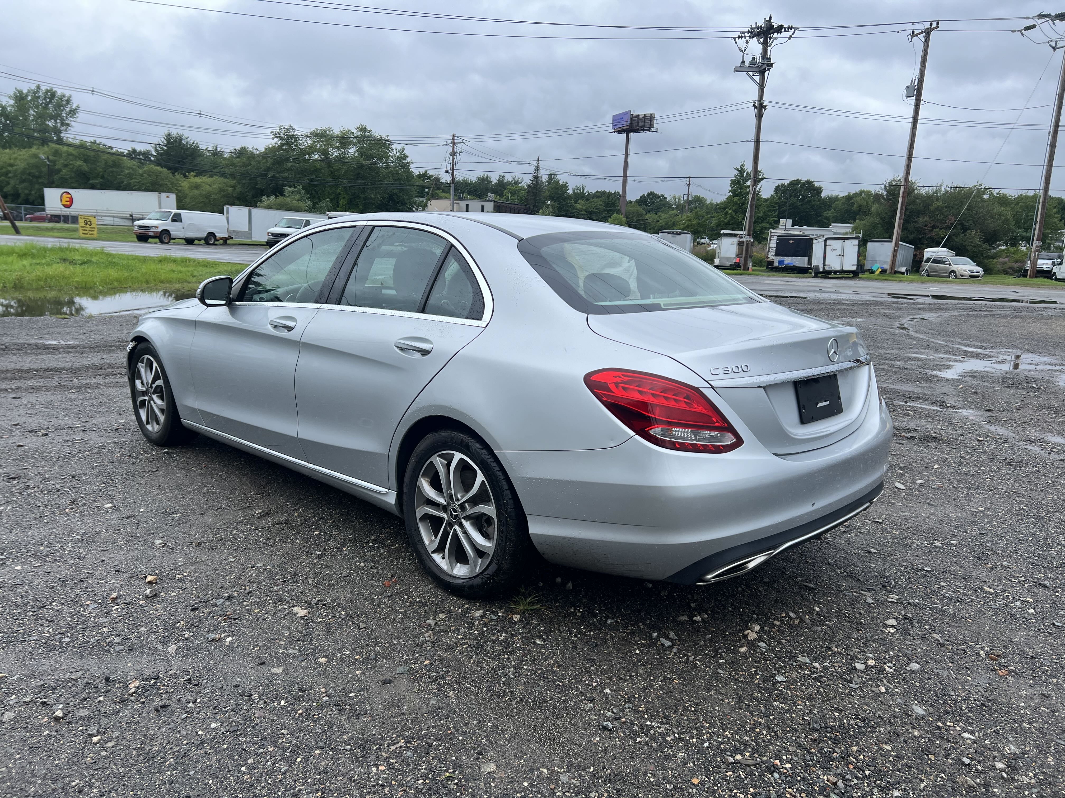 2017 Mercedes-Benz C 300 vin: 55SWF4JB3HU219174