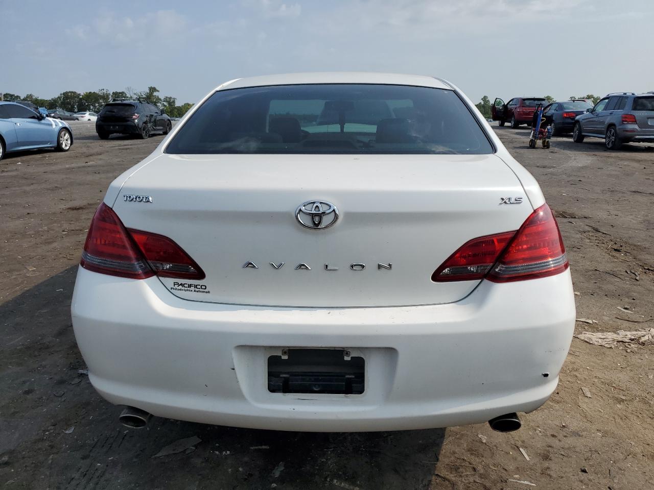 2008 Toyota Avalon - Image 6