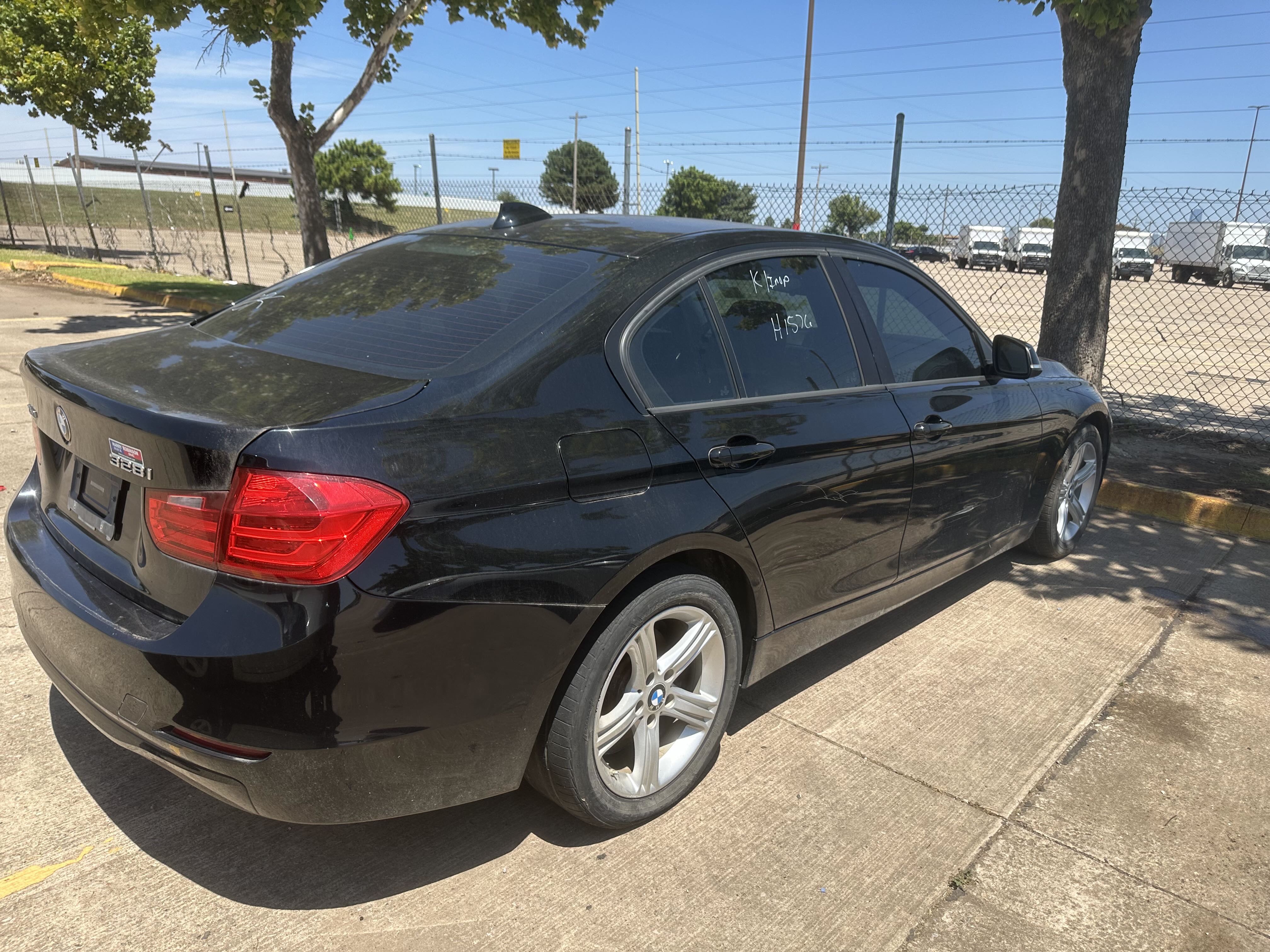 2015 BMW 328 Xi Sulev vin: WBA3B5G57FNS13221