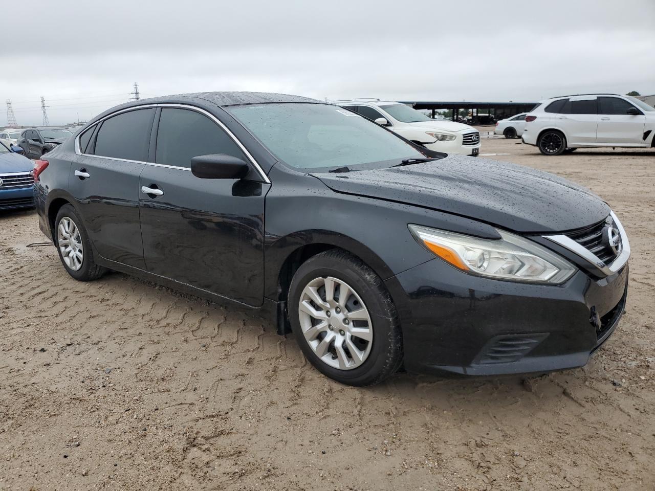 2017 Nissan Altima - Image 4