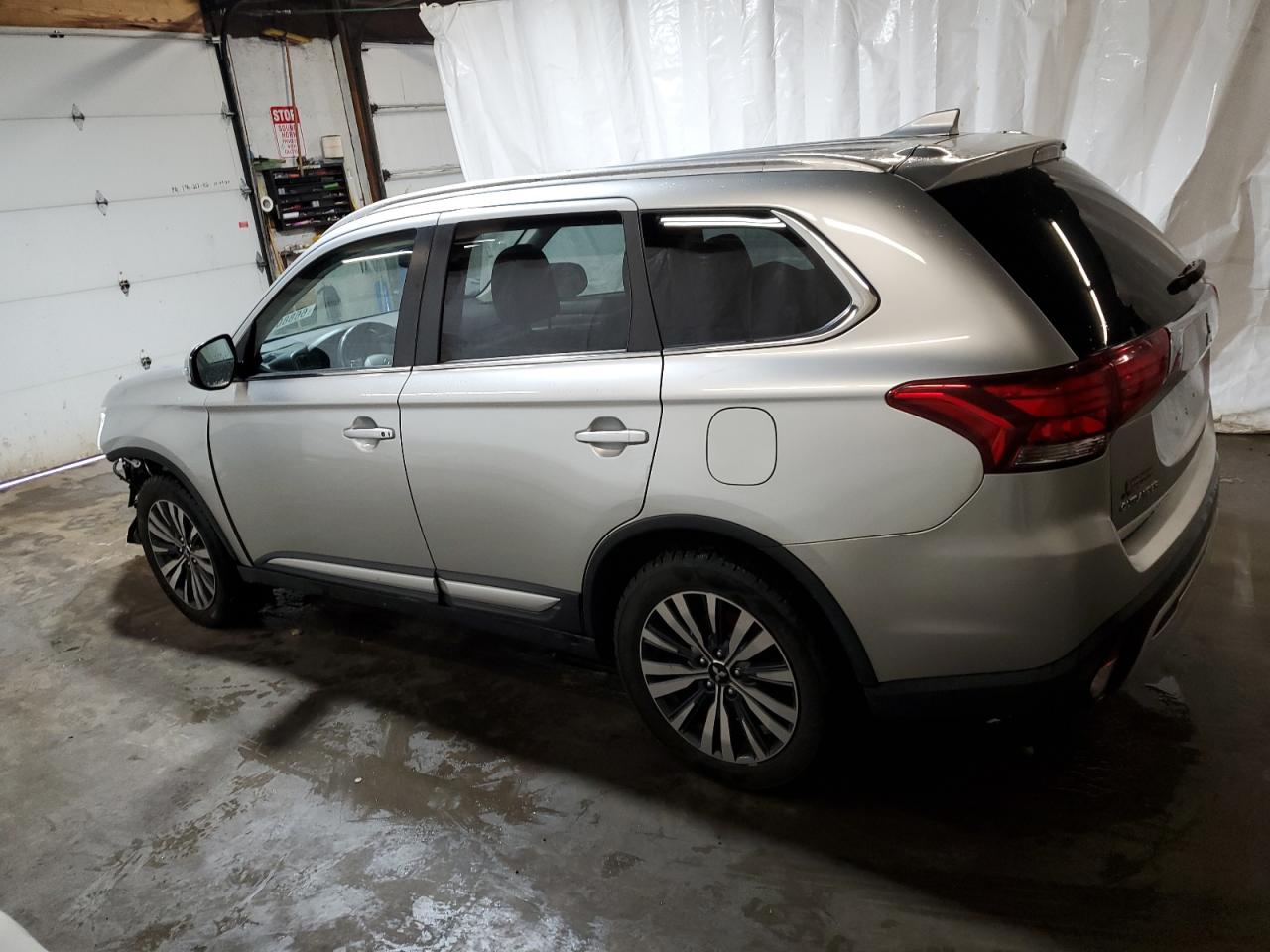 JA4AD3A38LZ040792 2020 MITSUBISHI OUTLANDER - Image 2