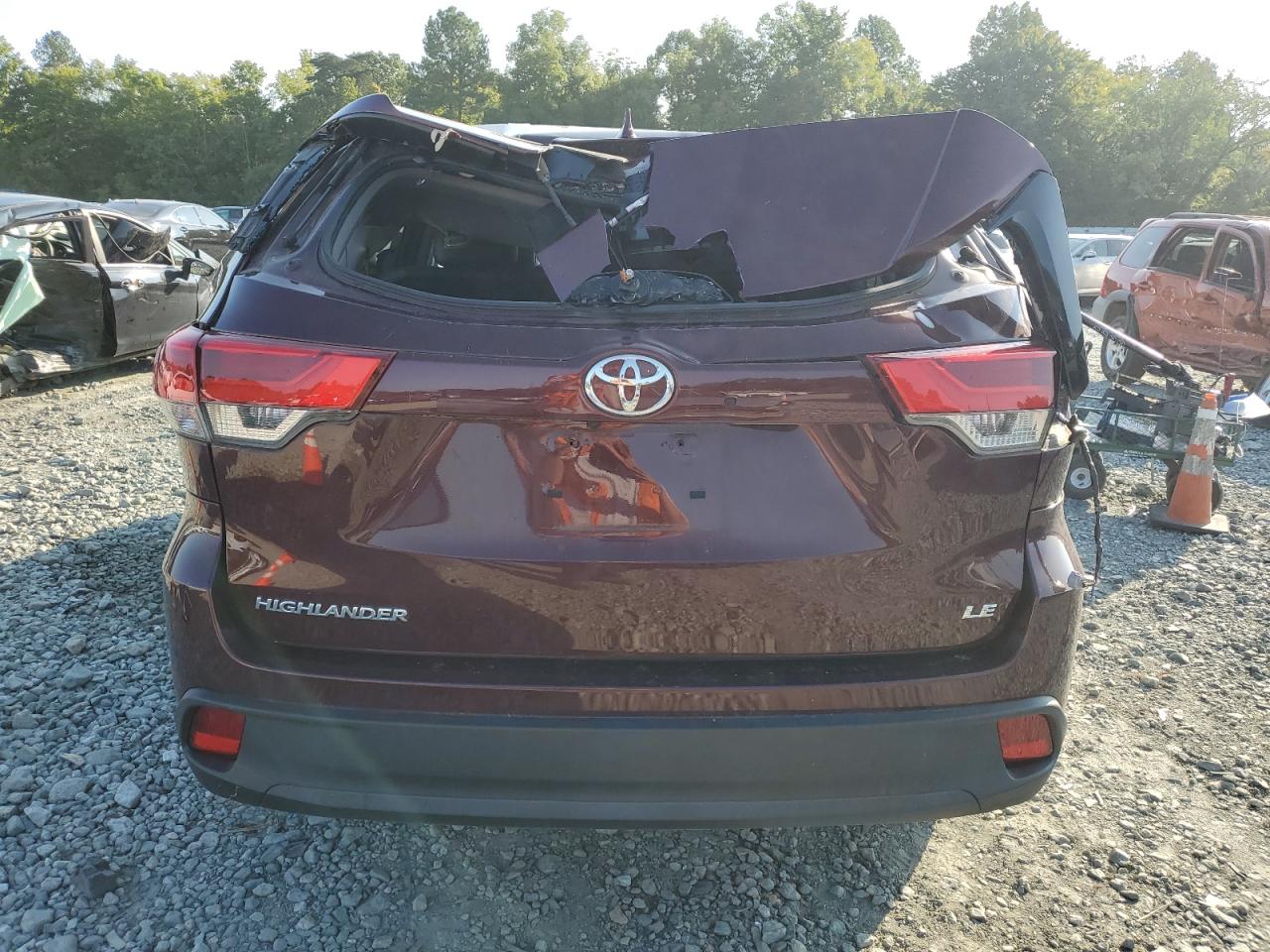 5TDZZRFH0KS354681 2019 Toyota Highlander Le