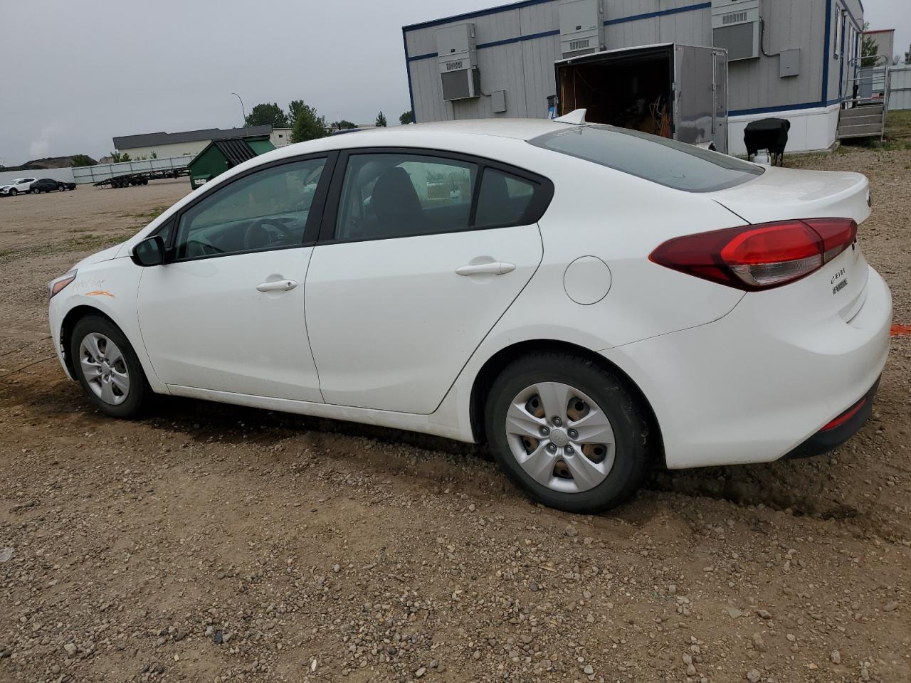 3KPFK4A70HE101226 2017 KIA FORTE - Image 2