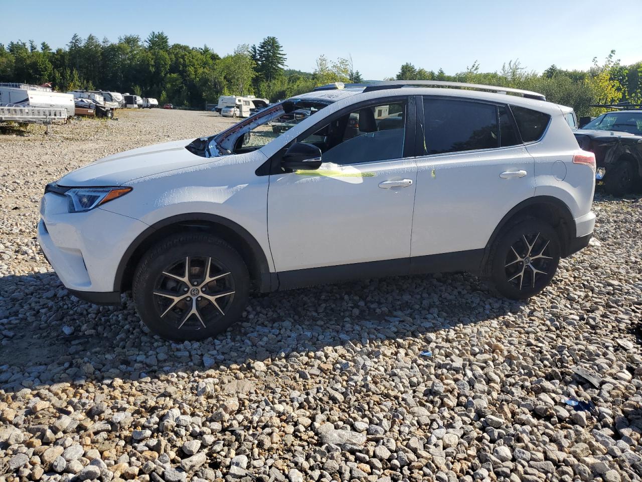 VIN 2T3JFREV8HW615883 2017 TOYOTA RAV4 no.1