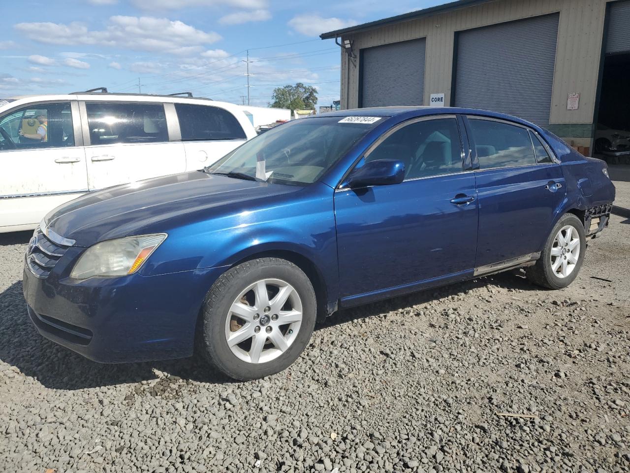 2005 Toyota Avalon - Image 1