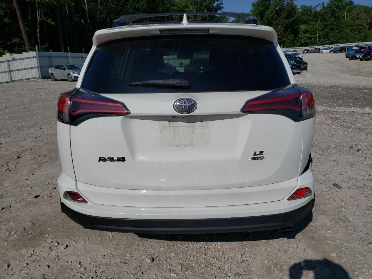 2T3BFREV4HW567139 2017 Toyota Rav4 Le