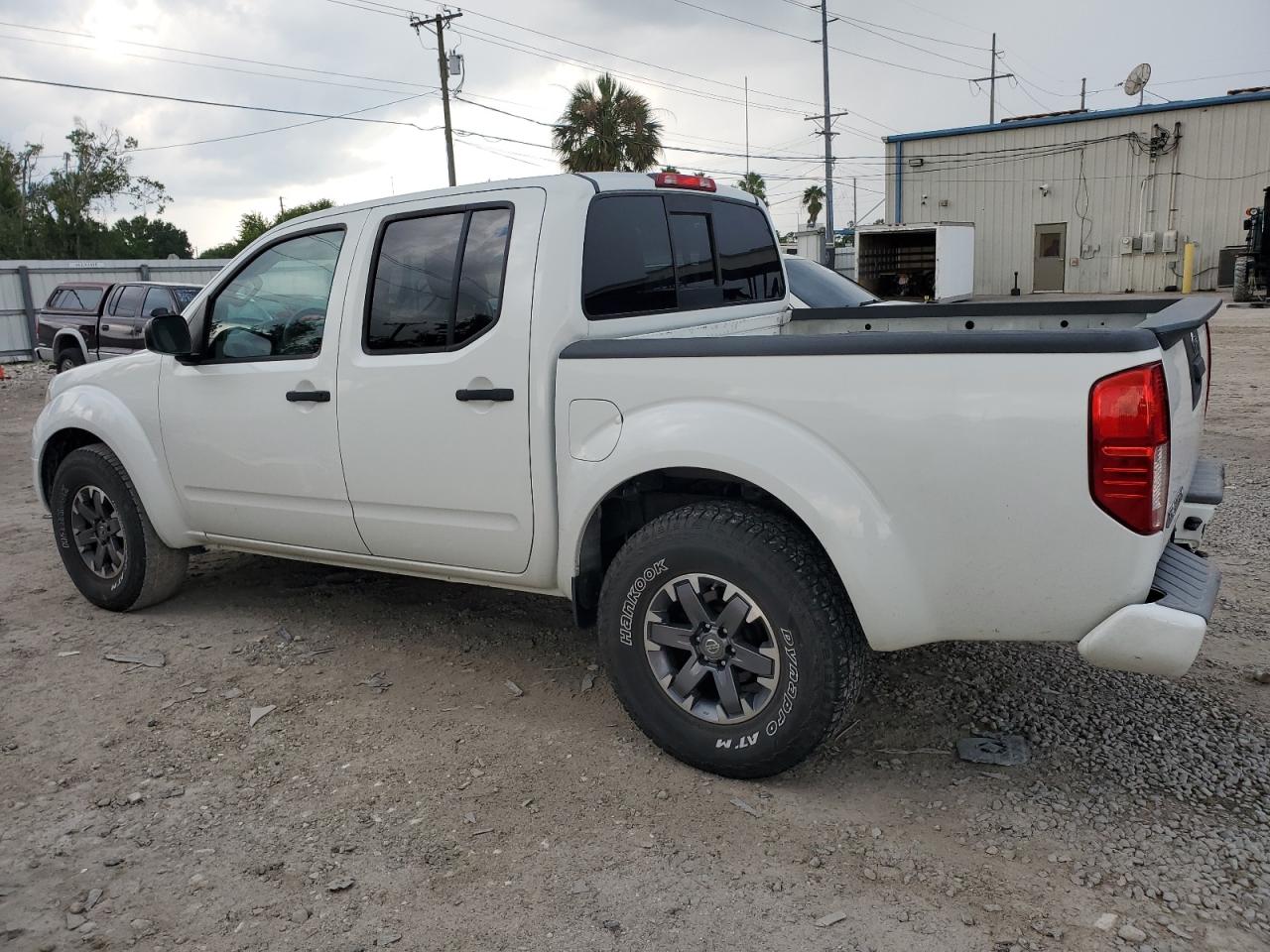 1N6AD0ER4FN742992 2015 NISSAN NAVARA - Image 2