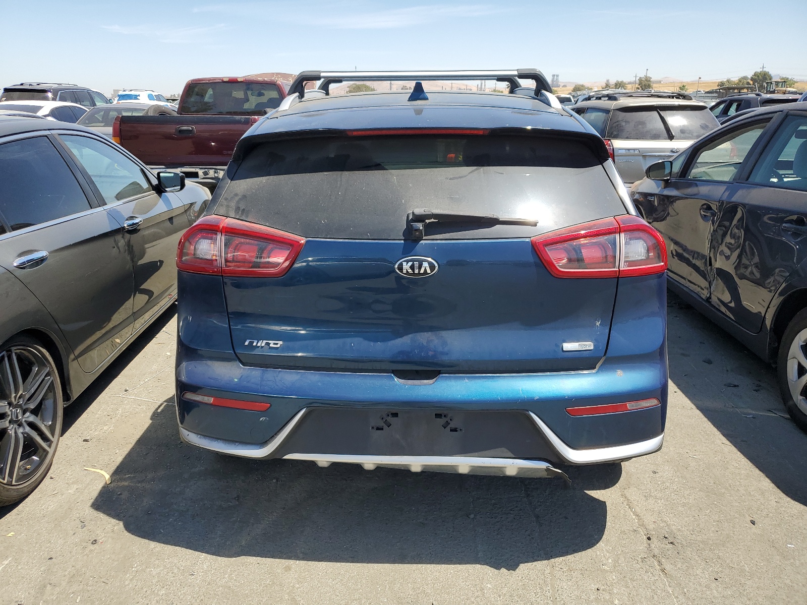 KNDCC3LC8J5128017 2018 Kia Niro Ex