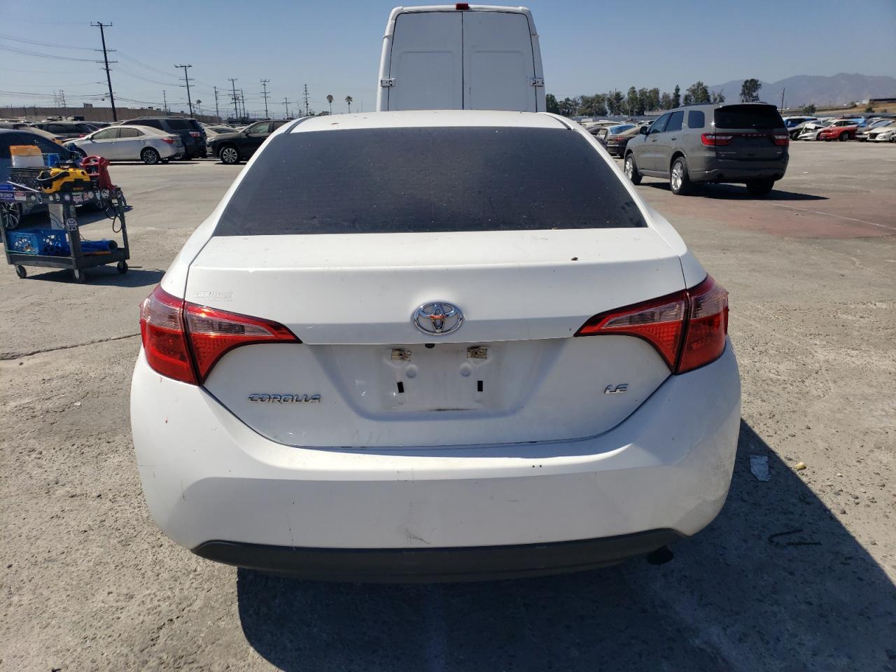 2018 Toyota Corolla L VIN: 5YFBURHE0JP818742 Lot: 67681464