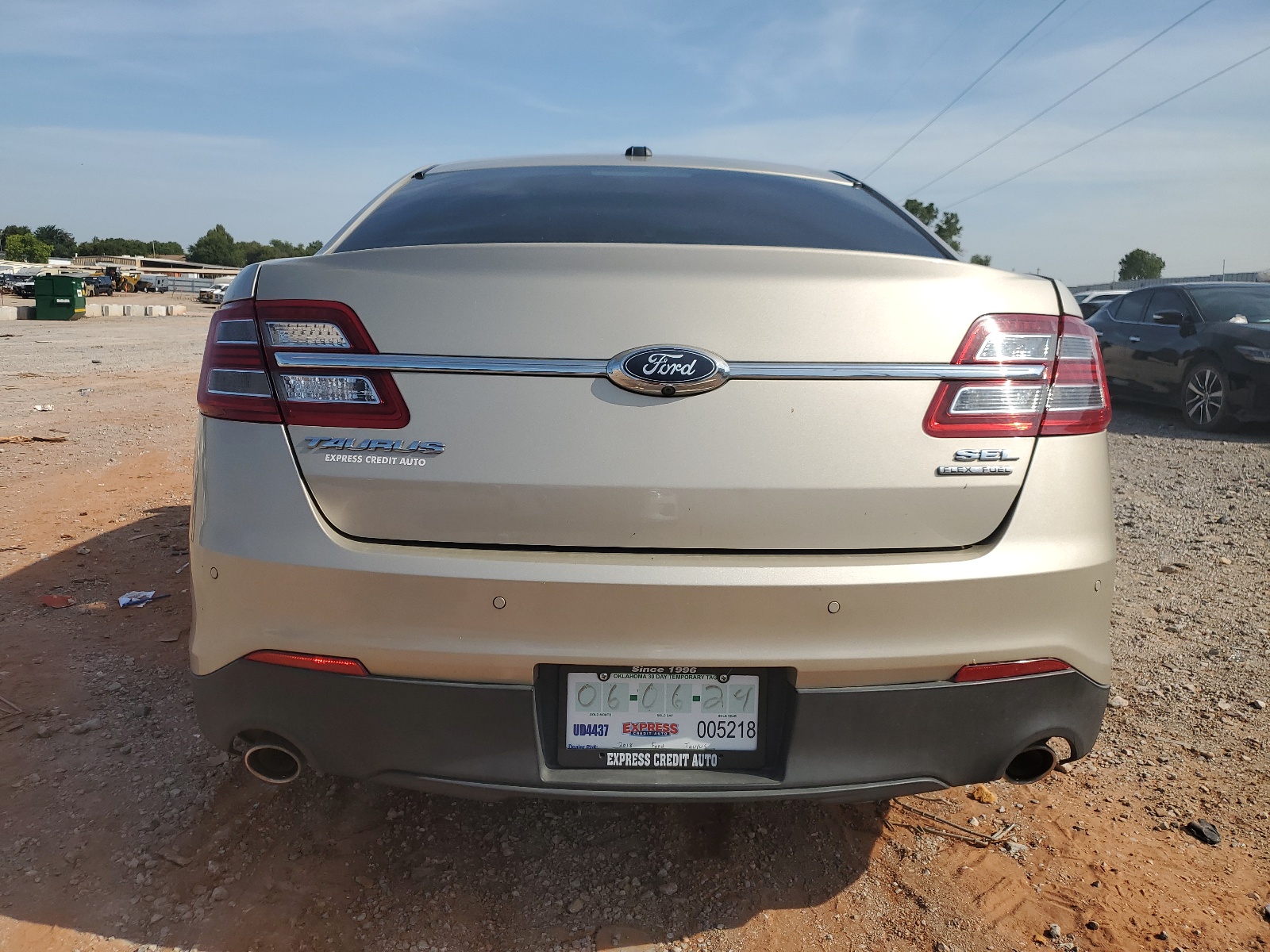 1FAHP2E89JG105210 2018 Ford Taurus Sel