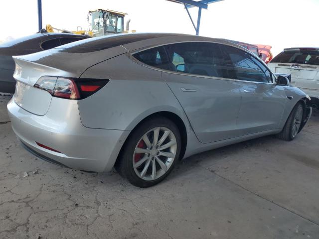  TESLA MODEL 3 2018 Сріблястий