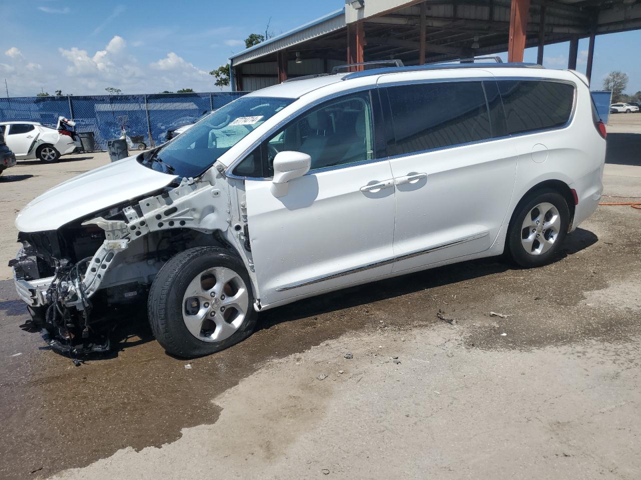 2C4RC1EG0HR727554 2017 CHRYSLER PACIFICA - Image 1