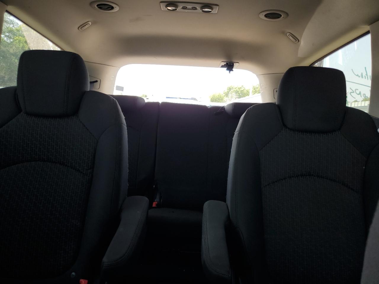 2010 Chevrolet Traverse - Image 10