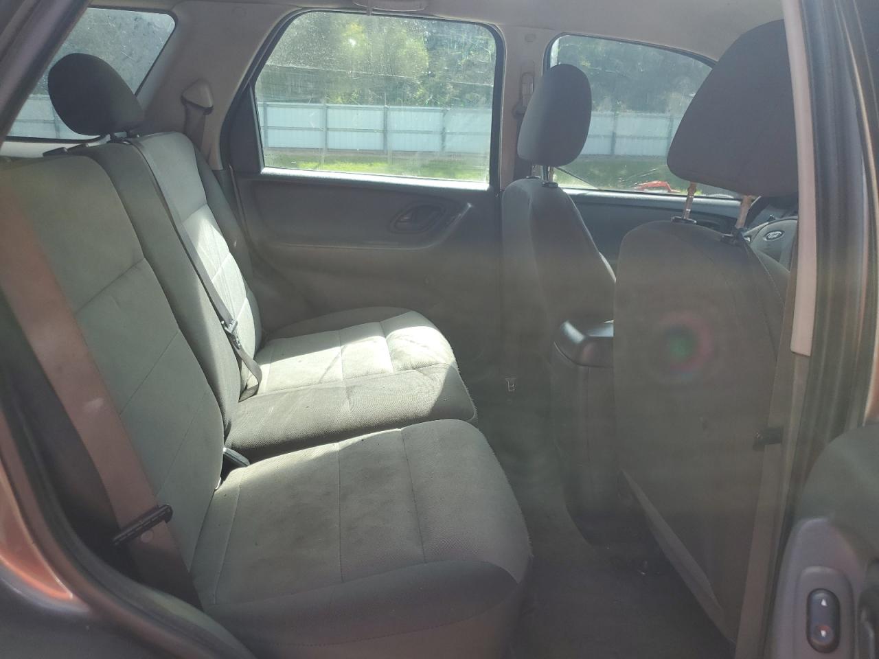 2005 Ford Escape Xls VIN: 1FMYU02Z45KD40276 Lot: 68739534