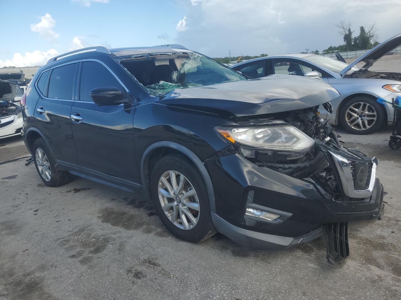 2017 Nissan Rogue - Image 4
