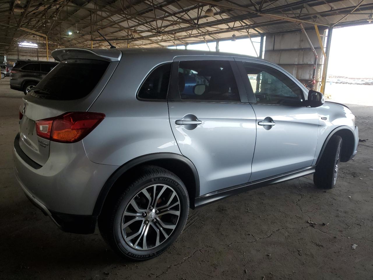 2016 Mitsubishi Outlander - Image 3