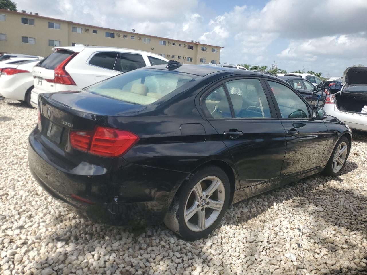 2015 BMW 320 I vin: WBA3B1C50FK137938