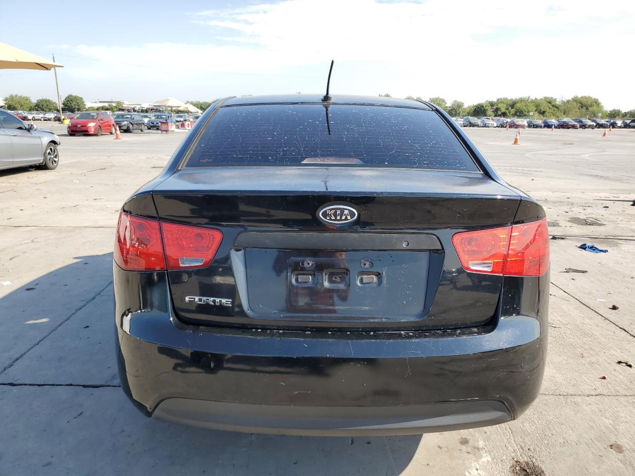 KNAFT4A24B5372713 2011 Kia Forte Lx