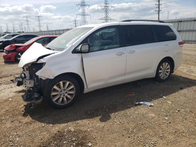 2013 Toyota Sienna Xle للبيع في Elgin، IL - Front End