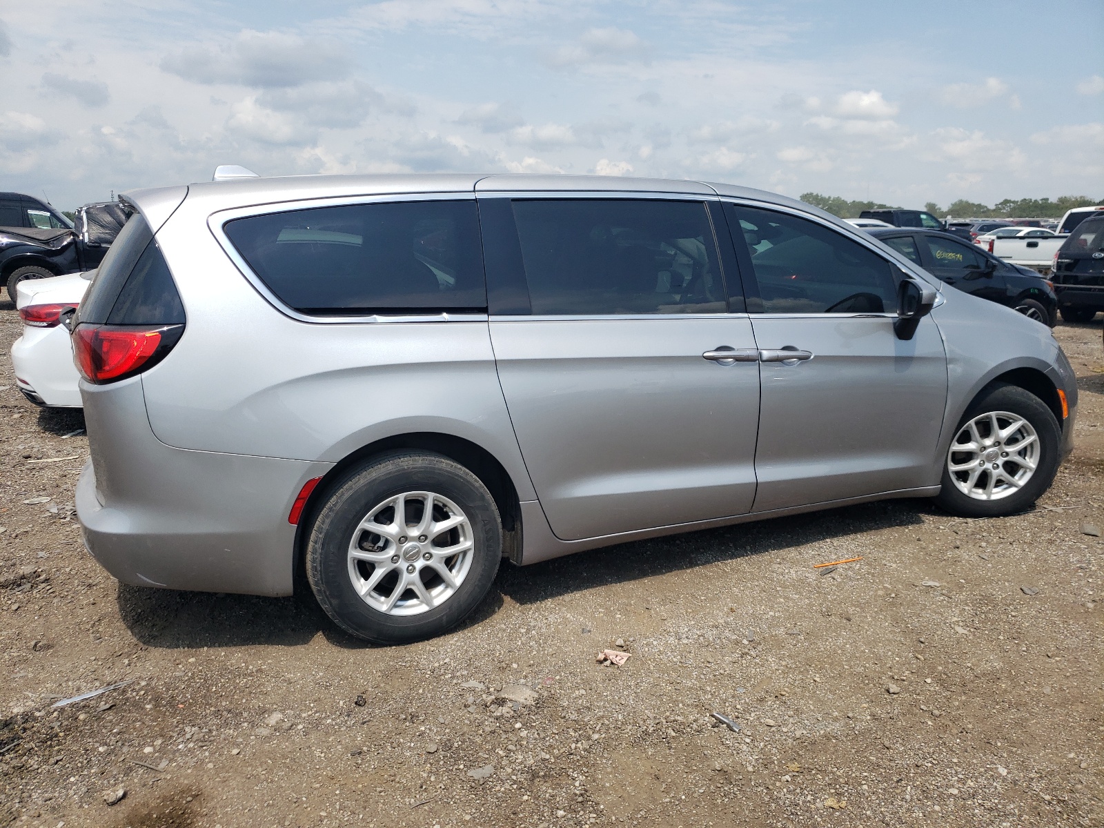 2017 Chrysler Pacifica Lx vin: 2C4RC1CG2HR627457