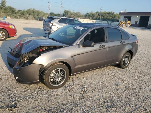 2010 Ford Focus Se للبيع في Indianapolis، IN - Front End