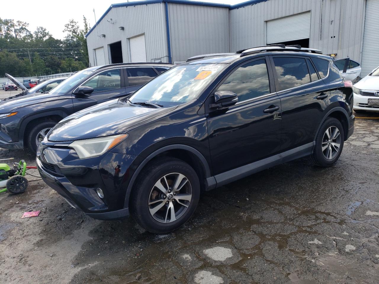 2T3WFREV6HW358793 2017 TOYOTA RAV 4 - Image 1