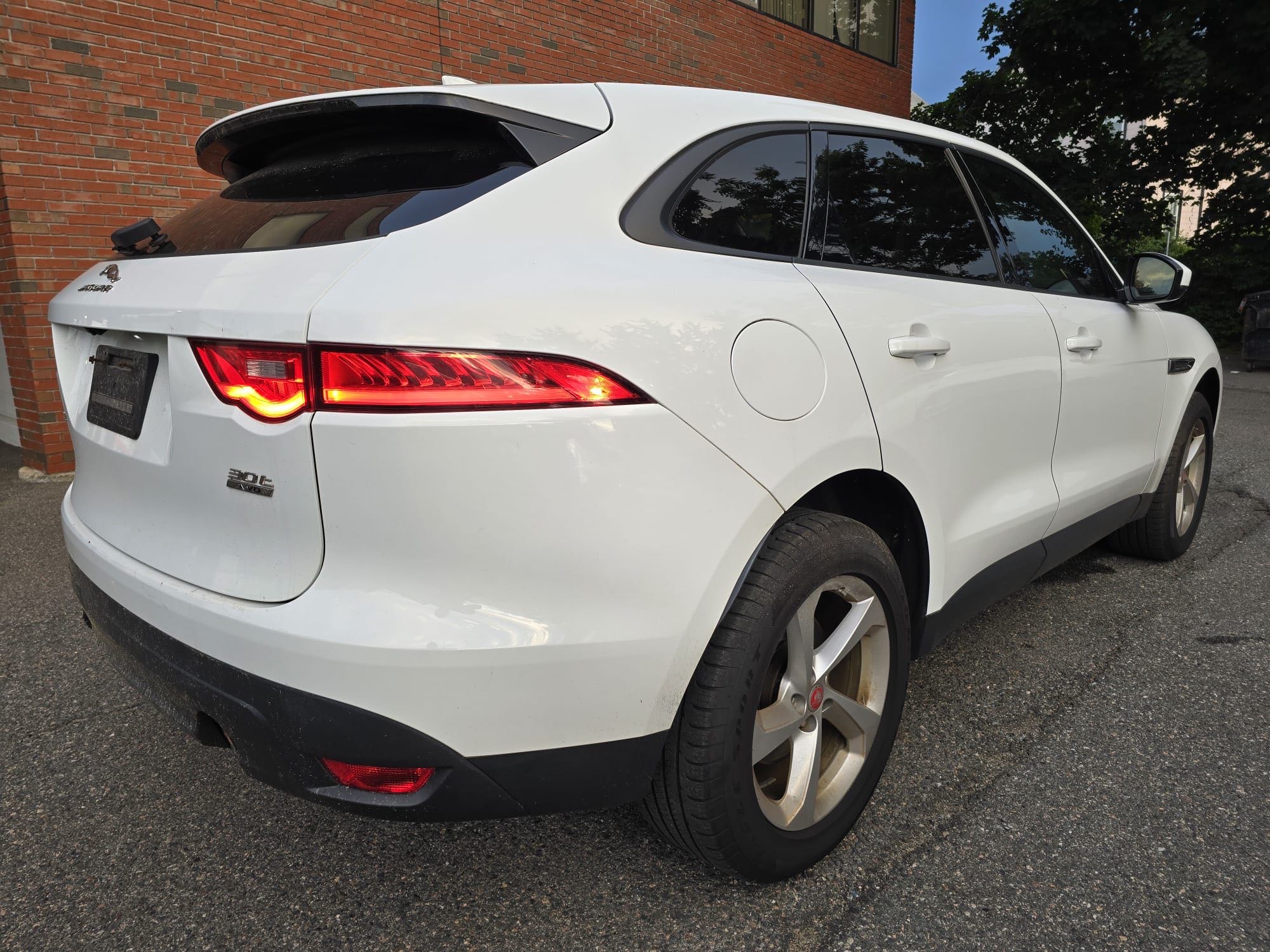 2018 Jaguar F-Pace Premium vin: SADCJ2GX6JA238427