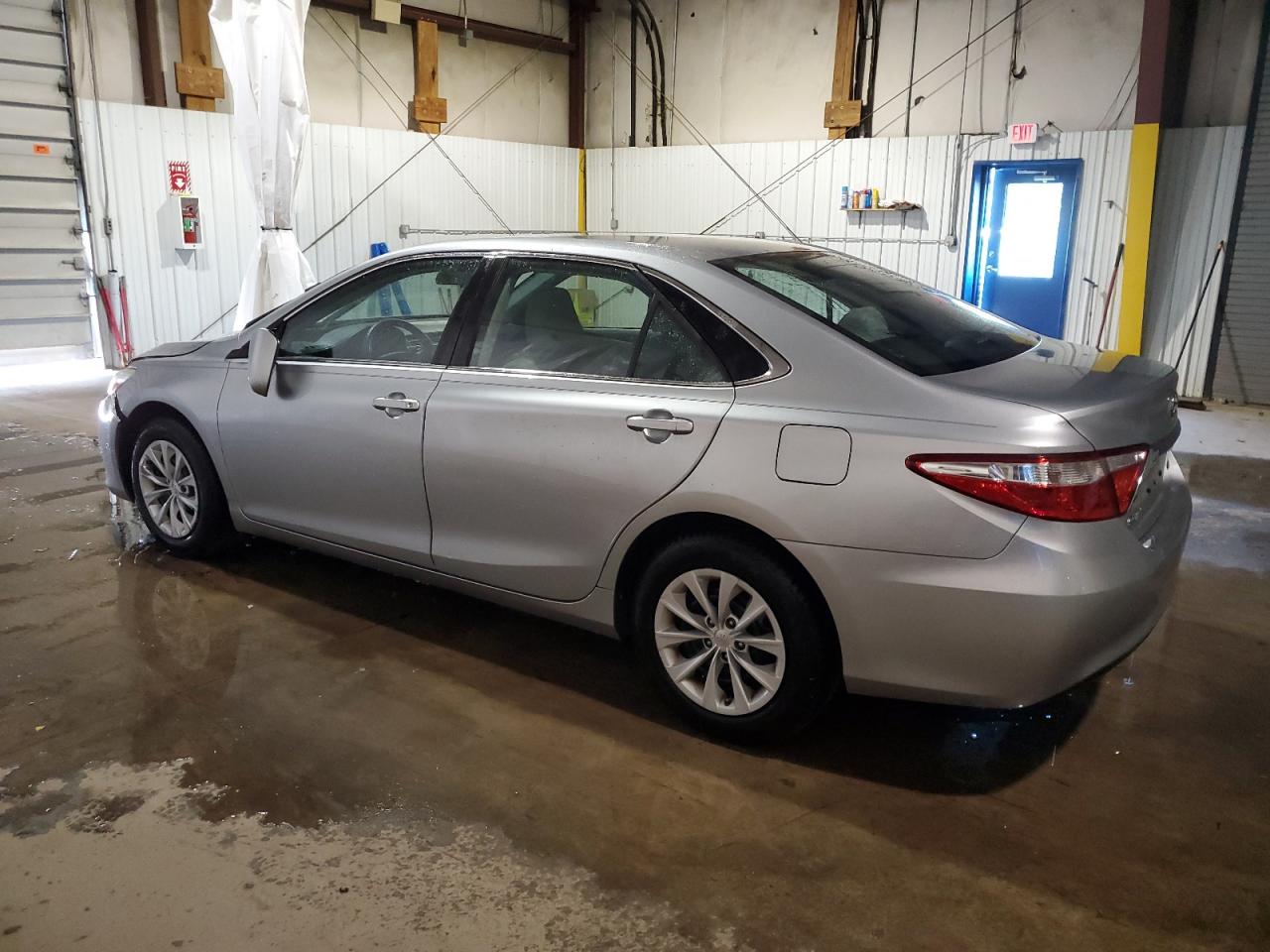 4T4BF1FK4FR450436 2015 TOYOTA CAMRY - Image 2