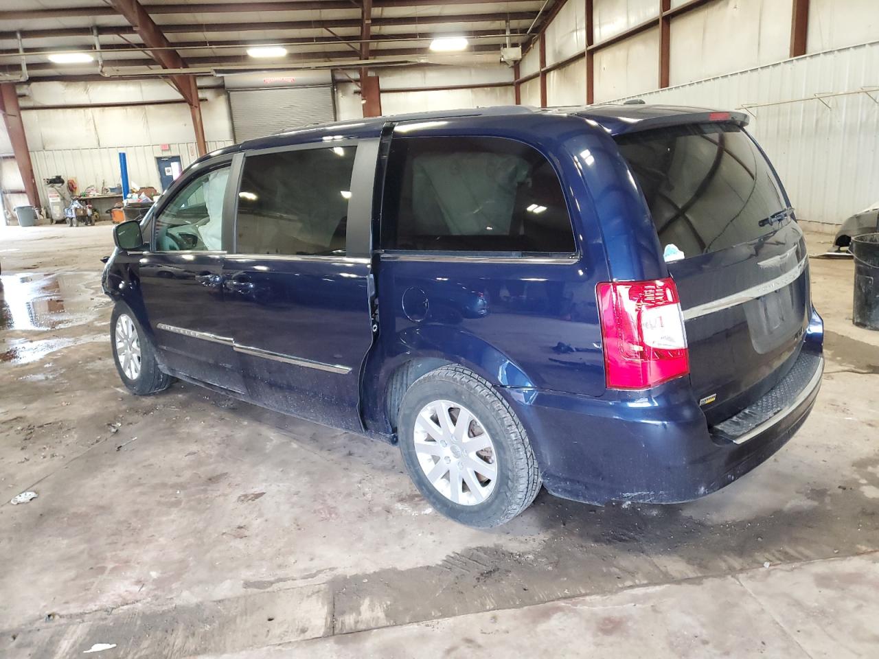 2016 Chrysler Town & Country - Image 2