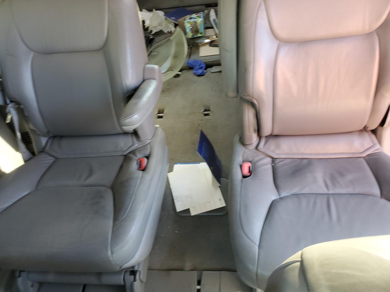 2004 Toyota Sienna - Image 10