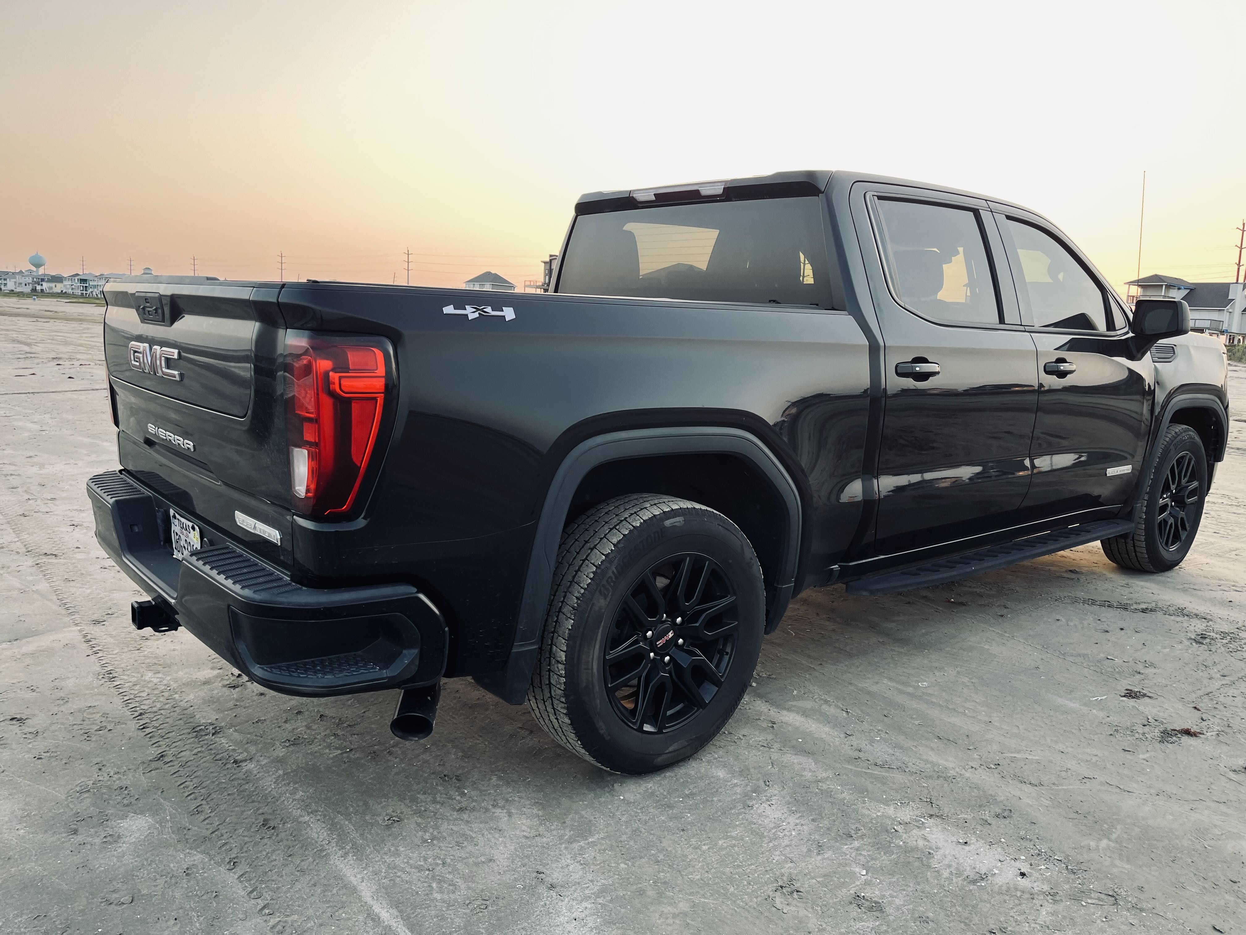 2022 GMC Sierra Limited K1500 Elevation vin: 3GTP9CEK9NG163278