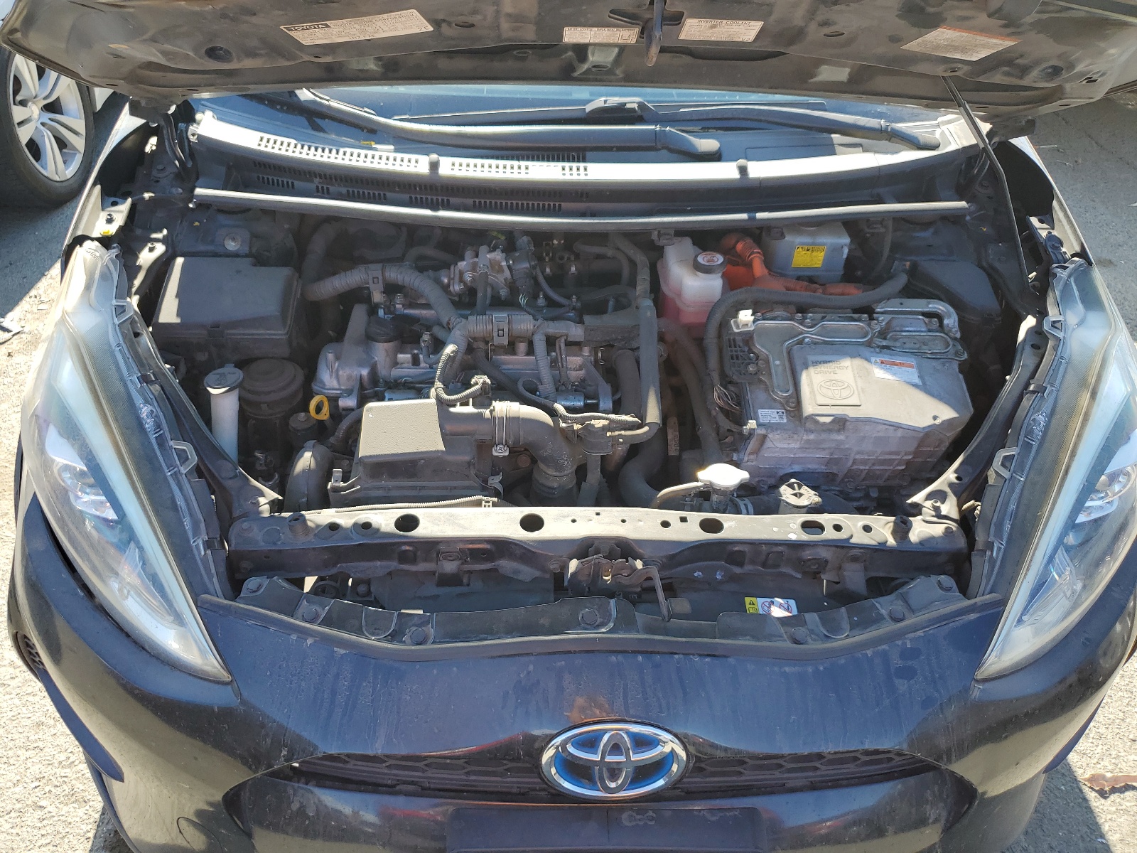 JTDKDTB35J1608209 2018 Toyota Prius C