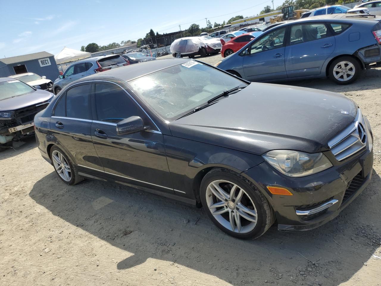 VIN WDDGF4HB0DA841848 2013 MERCEDES-BENZ C-CLASS no.4