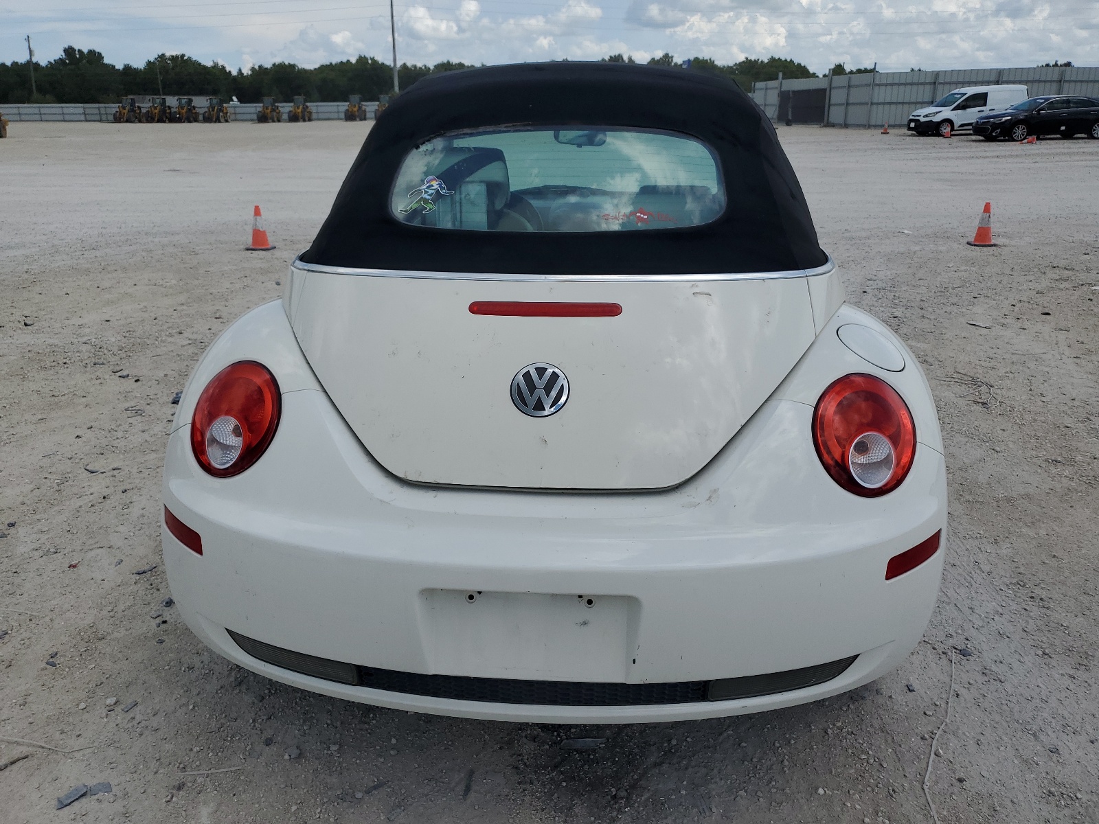 3VWFF31Y07M420280 2007 Volkswagen New Beetle Triple White