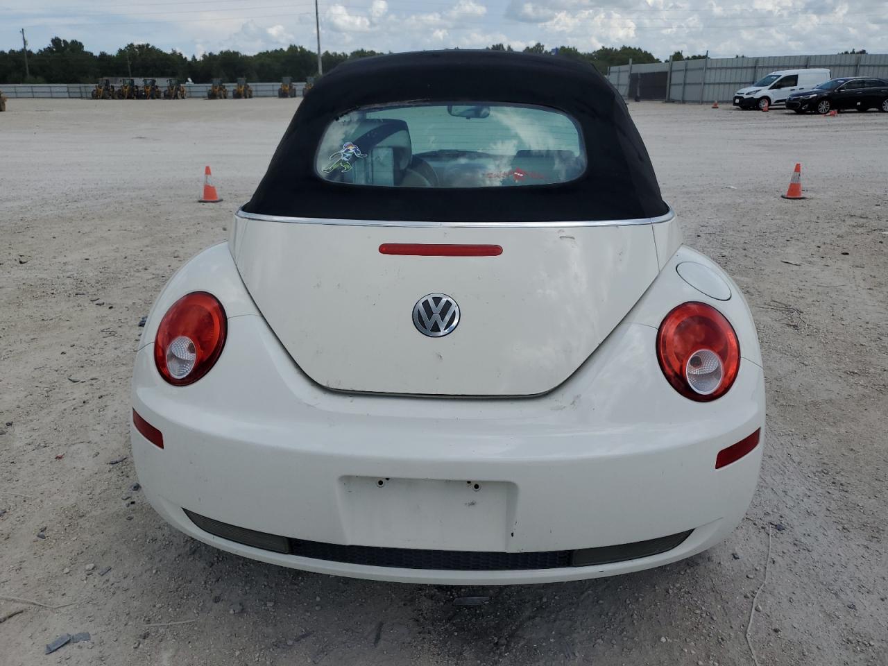 2007 Volkswagen New Beetle Triple White VIN: 3VWFF31Y07M420280 Lot: 66648304