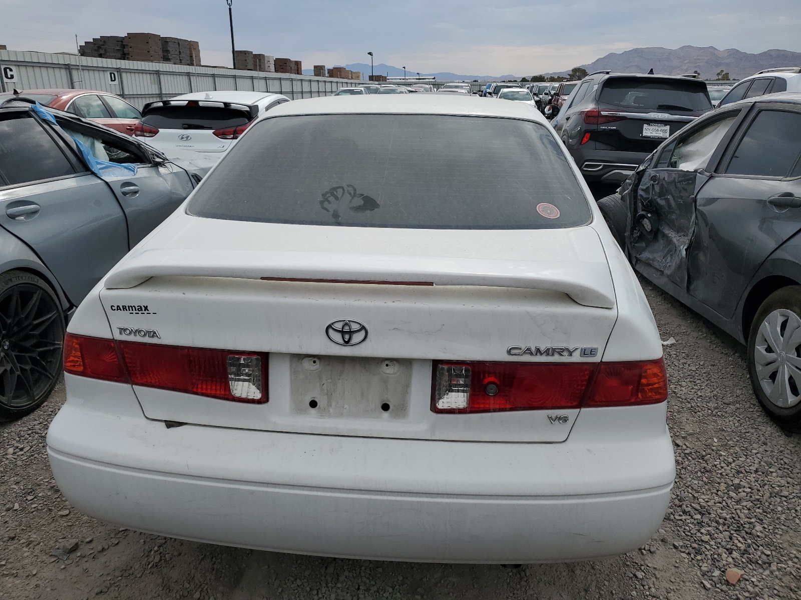 4T1BF28K6YU947570 2000 Toyota Camry Le