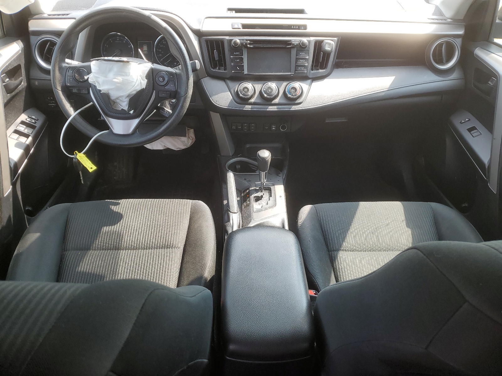 2T3BFREV6HW569913 2017 Toyota Rav4 Le