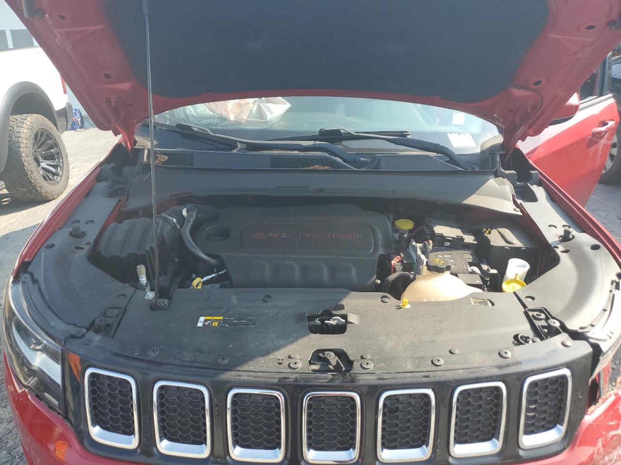 2018 Jeep Compass Latitude VIN: 3C4NJDBB0JT331528 Lot: 65015614