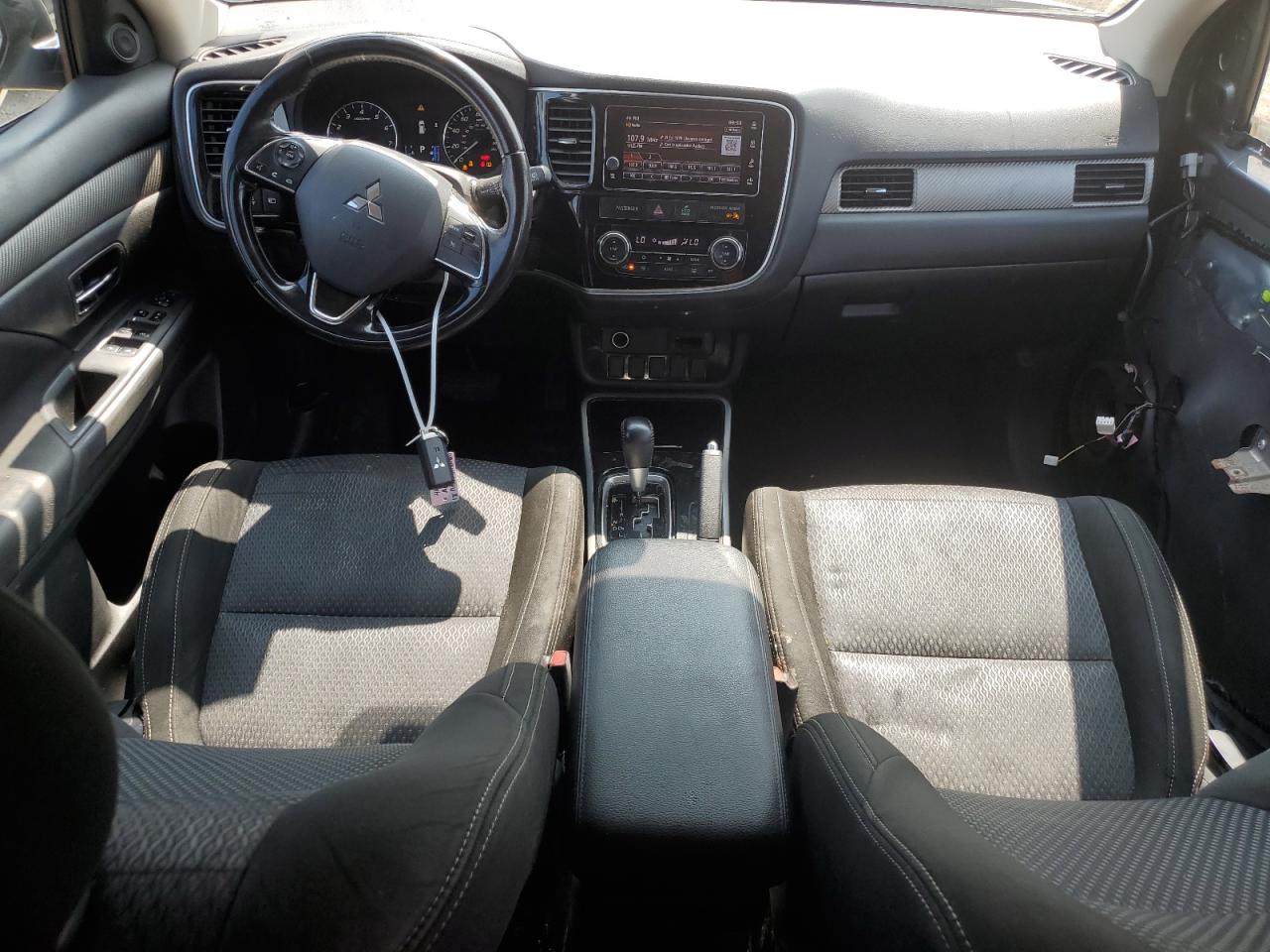 JA4AD3A30JZ000879 2018 Mitsubishi Outlander Se